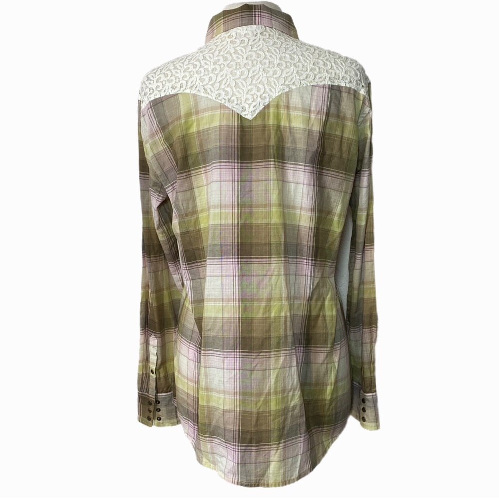Ariat plaid and lace fitted western shirt - Picture 4 of 12